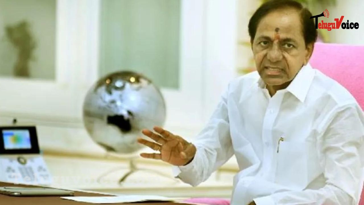 KCR enjoys a busy day at the newly launched Secretariat. teluguvoice