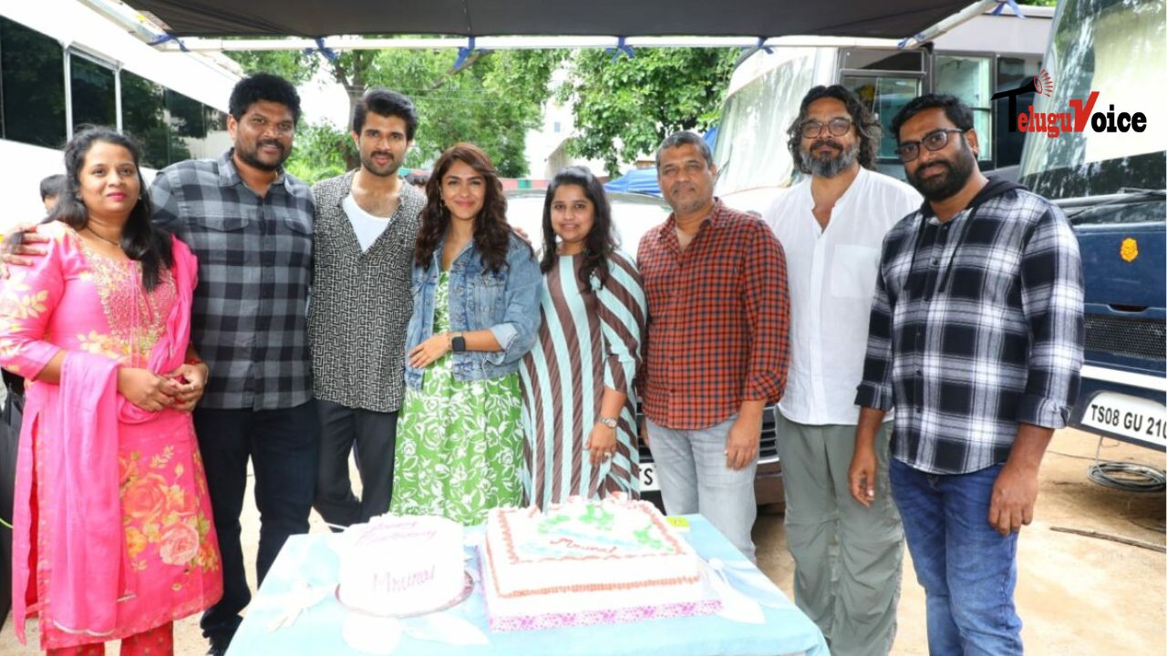 Celebrations of Mrunal Thakur's birthday on the sets teluguvoice