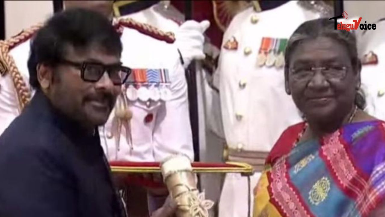 Megastar Chiranjeevi Receives Padma Vibhushan from President teluguvoice