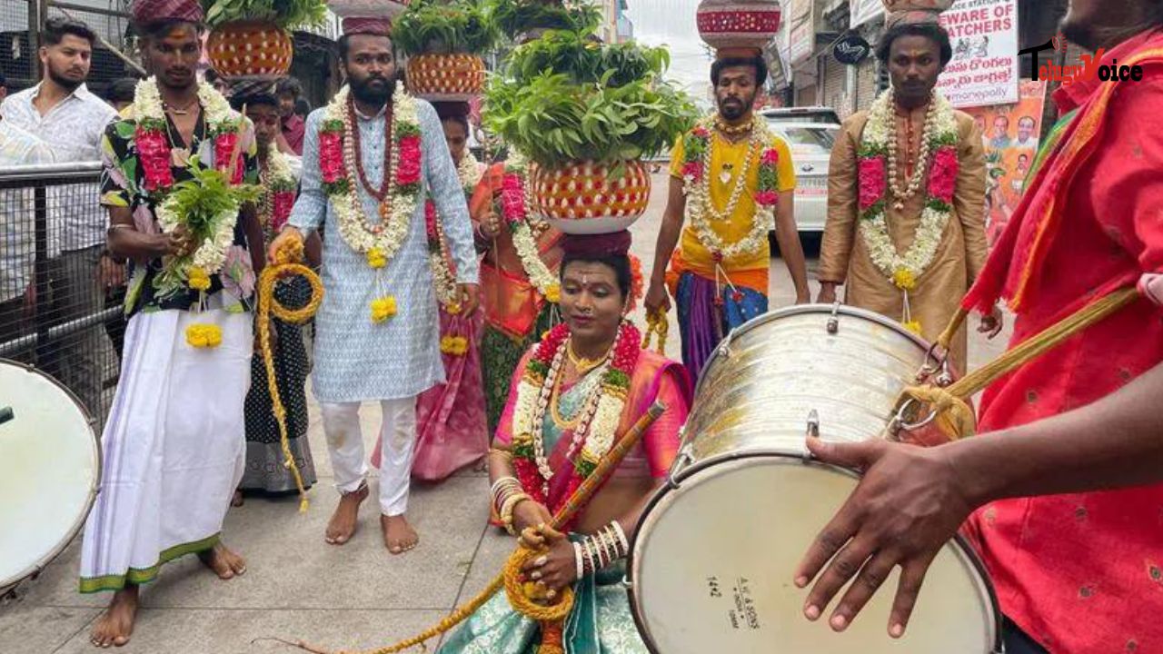 Devotees Throng Ujjaini Mahankali Temple in Secunderabad for Bonalu Festivities teluguvoice